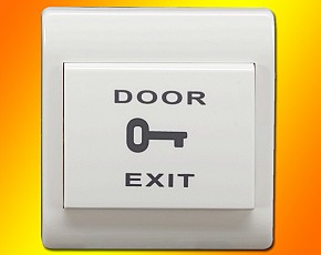 Nút nhấn Exit để mở cửa